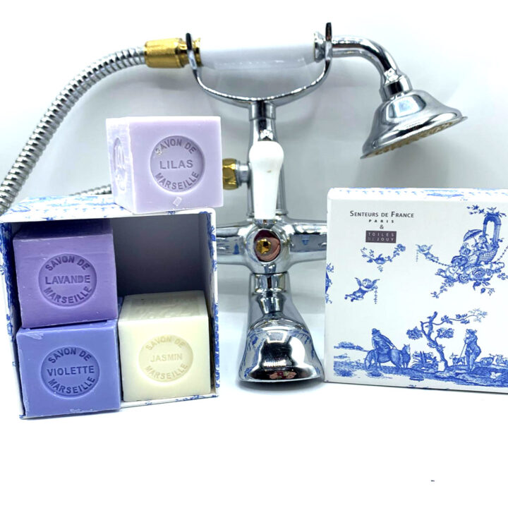 Coffret 4 savons lilas, lavande, violette jasmin Toiles de Jouy bleue